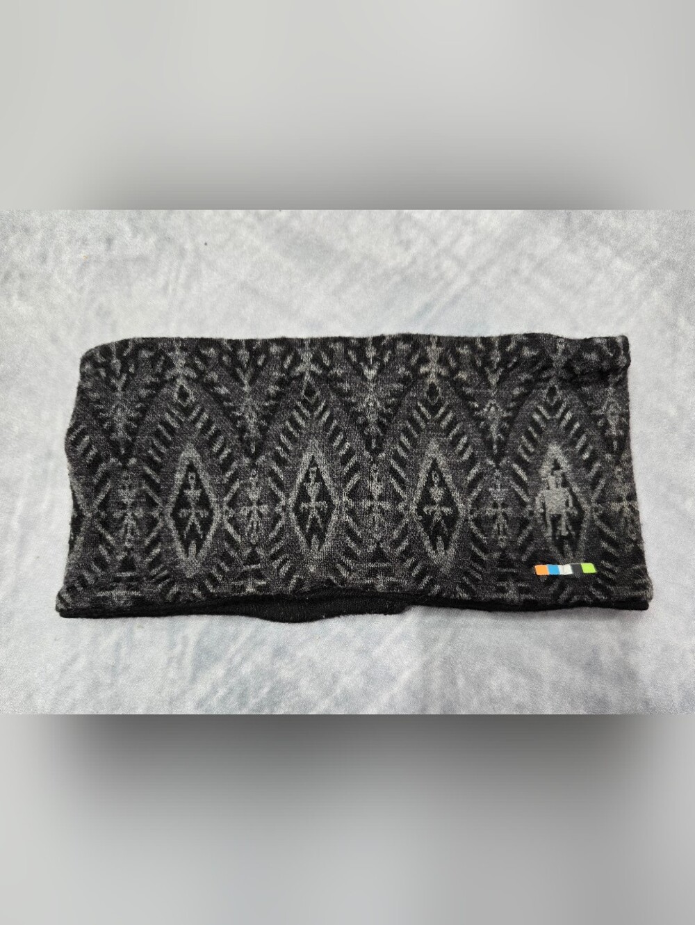 Smartwool Merino 250 Reversible Pattern Neck Gaiter features a grey and black ge